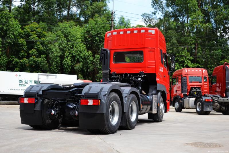 东沃ud酷腾重卡 400马力 6x4 牵引车(dnd4250wb34)