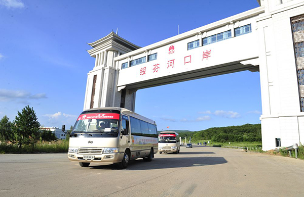 宝斯通成为“一带一路”陆路口岸万里行活动唯一指定用车.jpg